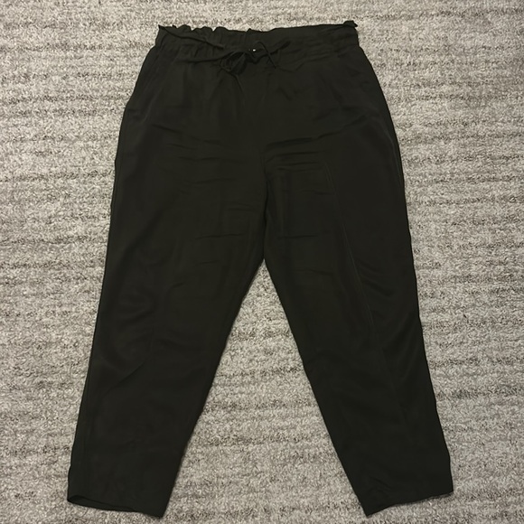 A new day olive 🫒 green high rise pants. Used once ! - Picture 4 of 12